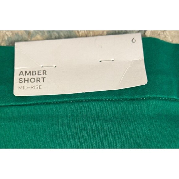 NWT Liz Claiborne Green Amber Shorts Sz. 6 Women Mid Rise Pull-on Stretchy - Picture 8 of 8